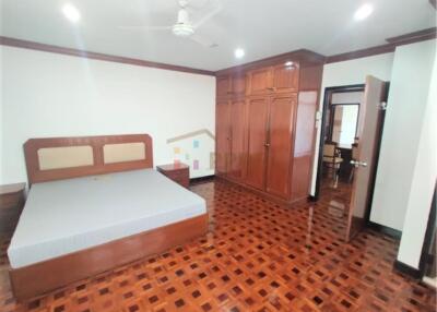 3 Beds for rent at Sukhumvit 15 close to NIST International School