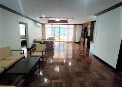 3 Beds for rent at Sukhumvit 15 close to NIST International School