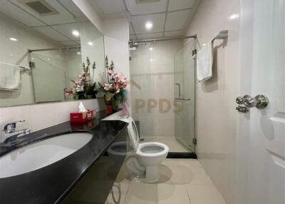 One Bedroom for rent or sale at Supalai Premier Place Hight floor.