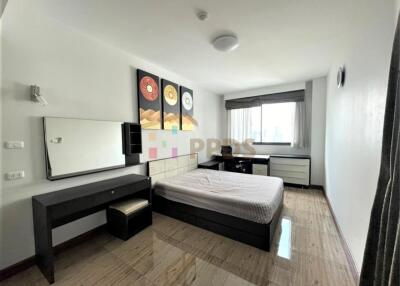 One Bedroom for rent or sale at Supalai Premier Place Hight floor.