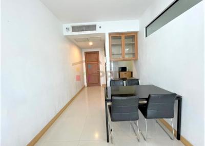 2 Bedrooms for rent at Asoke road, close to Srinakharinwirot University.