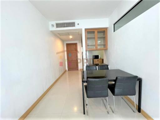 2 Bedrooms for rent at Asoke road, close to Srinakharinwirot University.