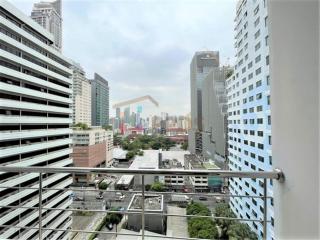 2 Bedrooms for rent at Asoke road, close to Srinakharinwirot University.