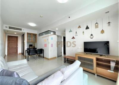 2 Bedrooms for rent at Asoke road, close to Srinakharinwirot University.