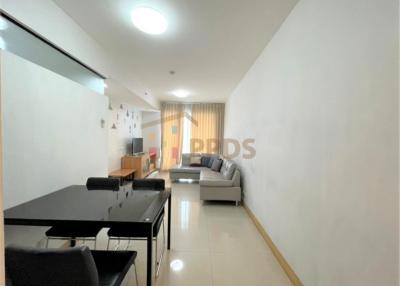 2 Bedrooms for rent at Asoke road, close to Srinakharinwirot University.