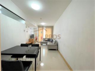 2 Bedrooms for rent at Asoke road, close to Srinakharinwirot University.