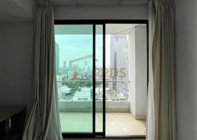 2 Bedrooms for rent at Asoke road, close to Srinakharinwirot University.