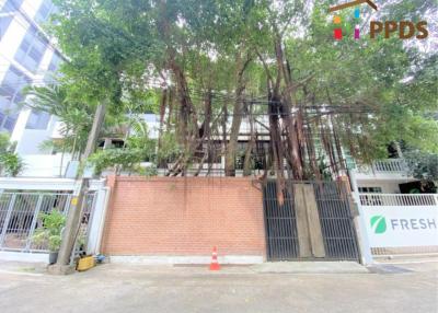 For sale townhouse in the middle of Sathorn Road