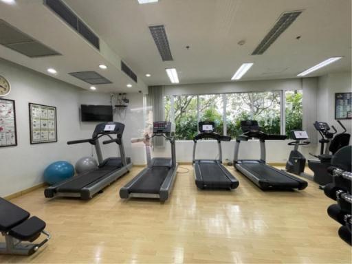 Special price 3 bedrooms for rent near BTS Prompong !!!