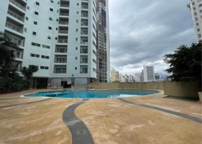 Special price 3 bedrooms for rent near BTS Prompong !!!