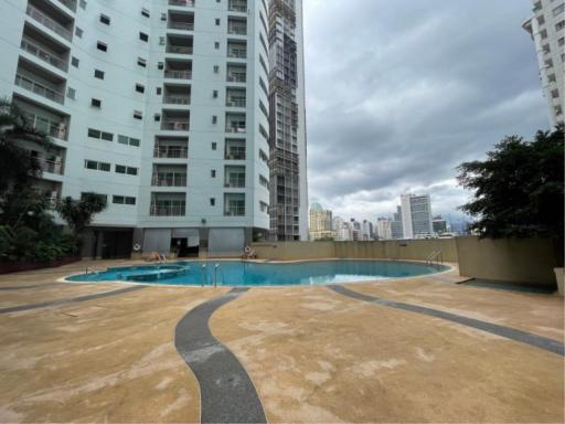 Special price 3 bedrooms for rent near BTS Prompong !!!