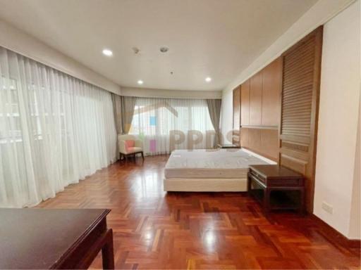 Special price 3 bedrooms for rent near BTS Prompong !!!