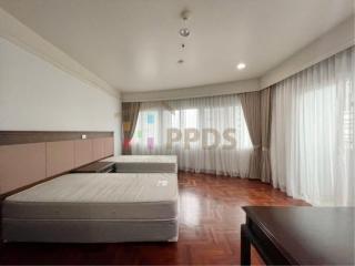 Special price 3 bedrooms for rent near BTS Prompong !!!