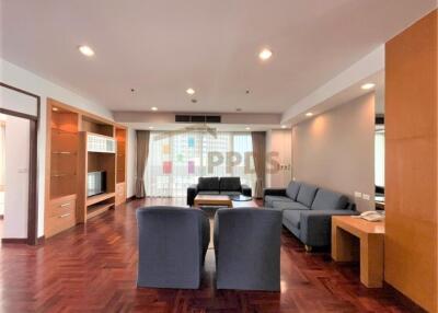 3 Bedrooms for rent at Sukhumvit 24, Close to BTS Prompong