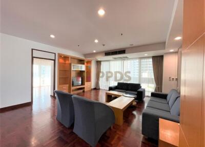 3 Bedrooms for rent at Sukhumvit 24, Close to BTS Prompong