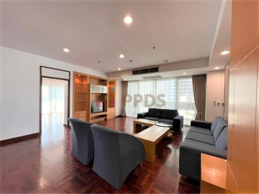 3 Bedrooms for rent at Sukhumvit 24, Close to BTS Prompong