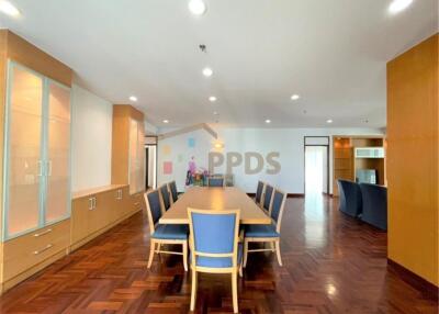 3 Bedrooms for rent at Sukhumvit 24, Close to BTS Prompong