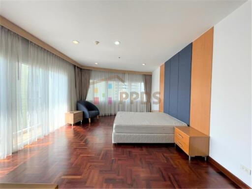 3 Bedrooms for rent at Sukhumvit 24, Close to BTS Prompong