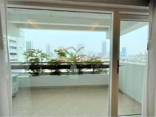 3 Bedrooms for rent near MRT Lumpini