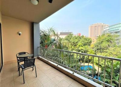 Big balcony with 3 beds for rent at Sathorn walking distance to MRT Lumpini