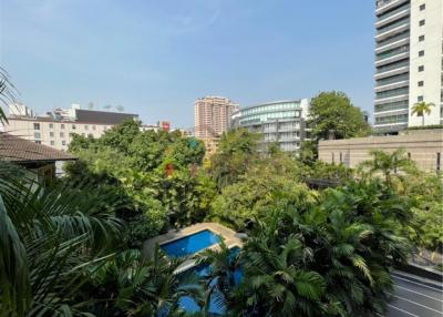 Big balcony with 3 beds for rent at Sathorn walking distance to MRT Lumpini