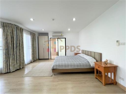 3 Bedrooms for rent walking distance to Lumpini Park