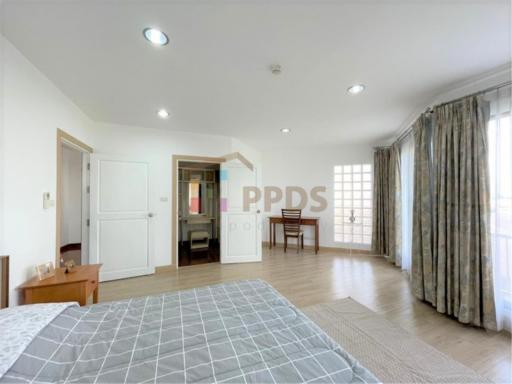 3 Bedrooms for rent walking distance to Lumpini Park