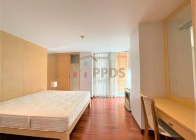 Nice 2 beds for rent at Urbana Sukhumvit 15 close to BTS Nana