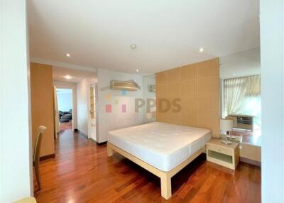 Nice 2 beds for rent at Urbana Sukhumvit 15 close to BTS Nana