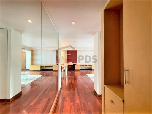 Nice 2 beds for rent at Urbana Sukhumvit 15 close to BTS Nana