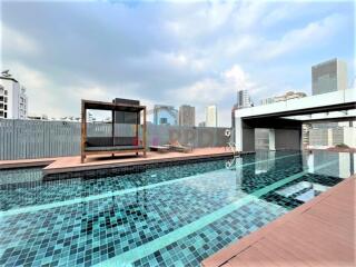 Nice 2 beds for rent at Urbana Sukhumvit 15 close to BTS Nana