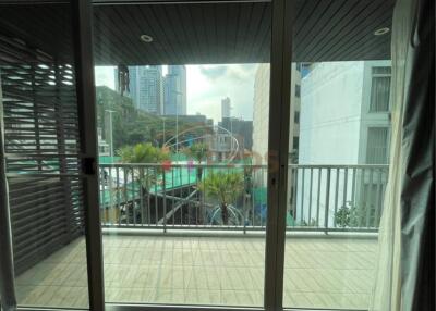 Low-rise condo for rent at Sukhumvit 15 walking distance to NIST