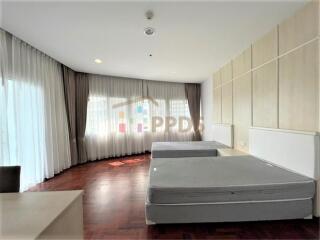 3 bedrooms for rent at Prompong near Emporium shopping mall