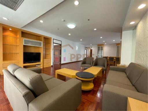 3 bedrooms for rent at Prompong near Emporium shopping mall