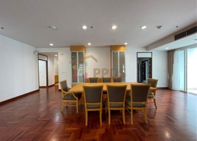 3 bedrooms for rent at Prompong near Emporium shopping mall