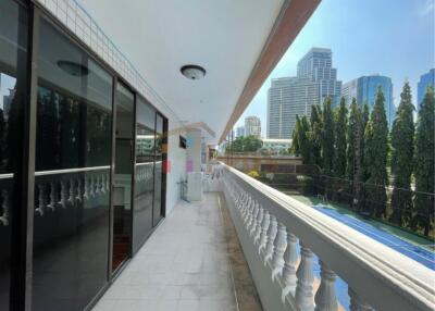 Pets’ friendly 2 bedrooms for rent at Sukhumvit soi 12