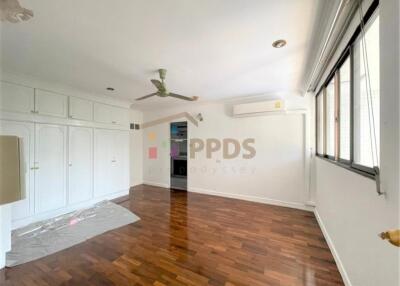 Pets’ friendly 2 bedrooms for rent at Sukhumvit soi 12