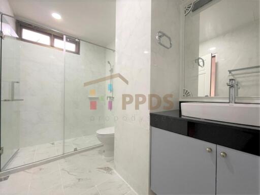 Penthouse for rent at Asoke, walking distance to BTS and MRT