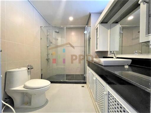 Modern style 3 bedrooms close to BTS and MRT