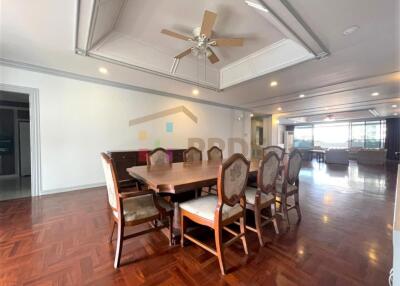 Modern style 3 bedrooms close to BTS and MRT