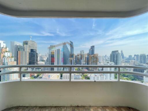 3 Bedrooms for rent at Sukhumvit 26, Walking to BTS Prompong