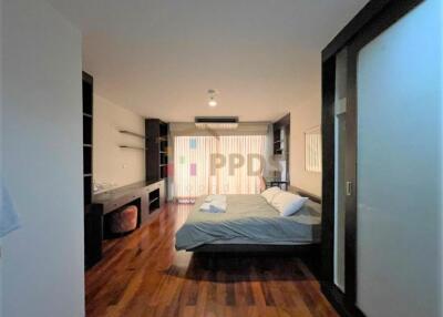 Big 1 bedroom for sale at Asoke Place close to BTS and MRT