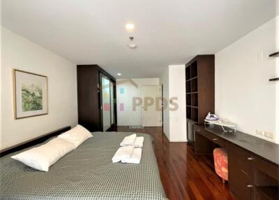 Big 1 bedroom for sale at Asoke Place close to BTS and MRT