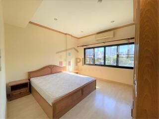 Big balcony 3 bedrooms for rent near BTS Prompong