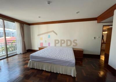 3 Bedrooms for rent walking distance to BTS Prompong