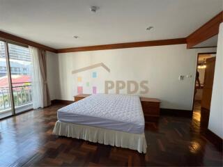 3 Bedrooms for rent walking distance to BTS Prompong