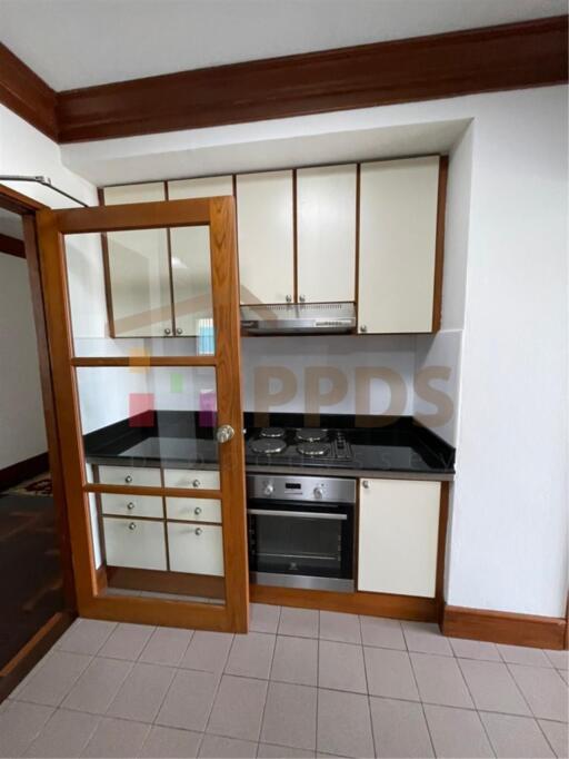 3 Bedrooms for rent walking distance to BTS Prompong