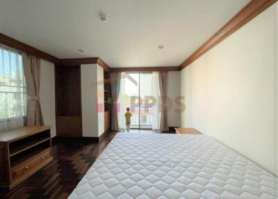 3 Bedrooms for rent walking distance to BTS Prompong