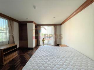 3 Bedrooms for rent walking distance to BTS Prompong