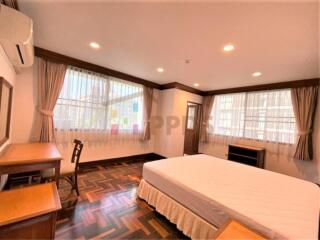 3 Bedrooms for rent walking distance to BTS Prompong